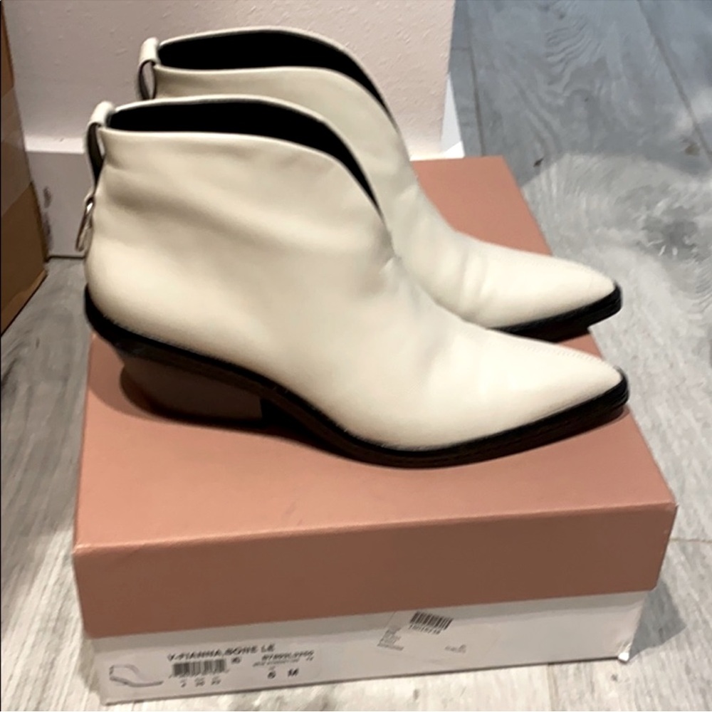 NIB Via Spiga Booties sz 6